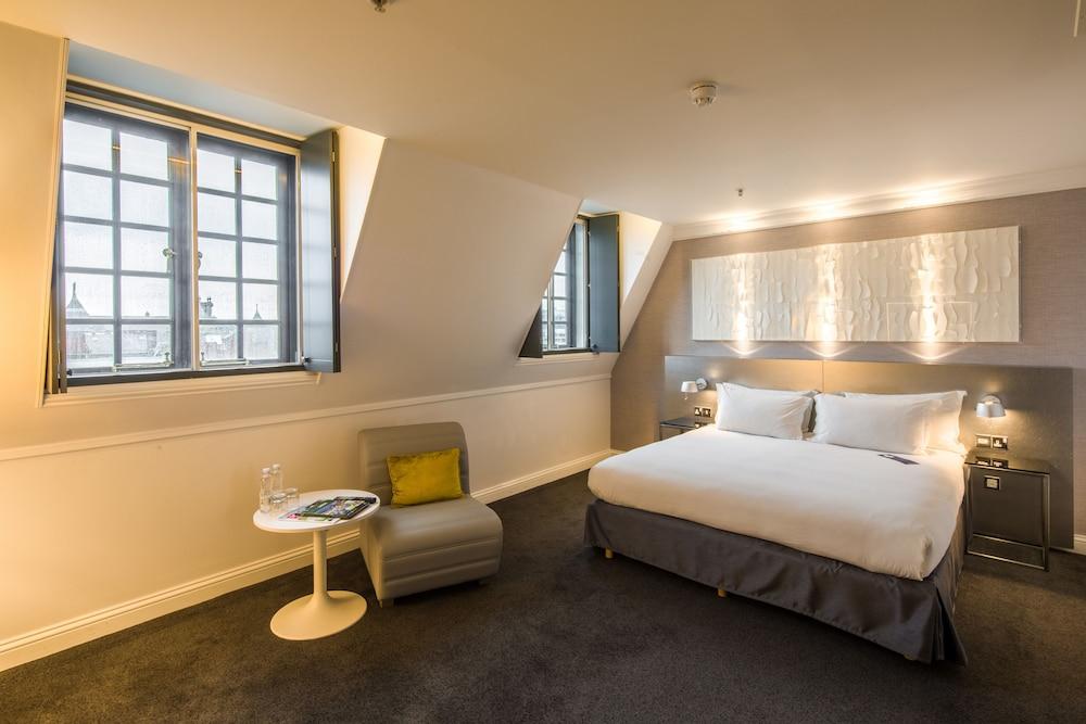 Radisson Blu Hotel, Centre Hotel 4*